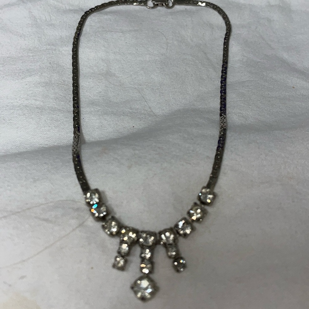 Vintage Deco silvertone flat chain prong set bezel set crystal clear bright rhin
